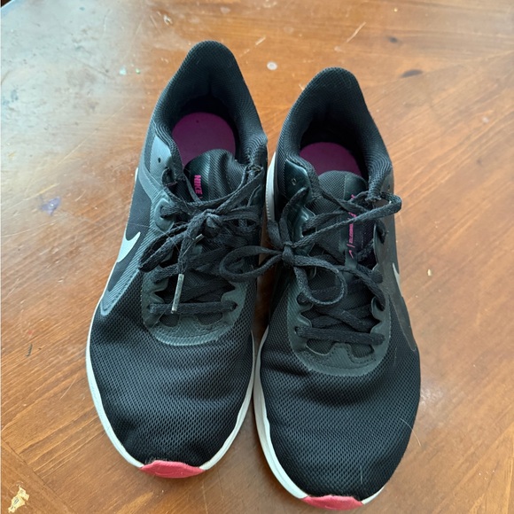 Nike Black and Pink Sneakers with Breathable Mesh - Picture 3 of 7